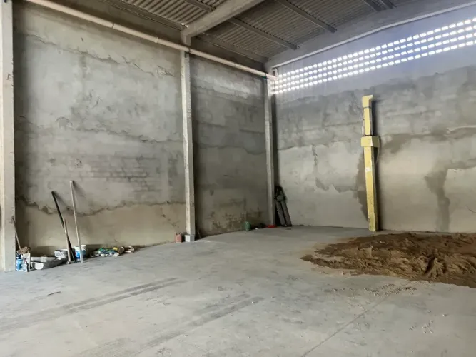 Galpão comercial para locação com 200m² na principal da Avenida Menino Marcelo!