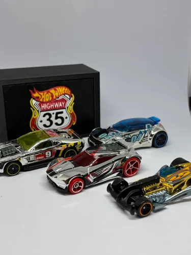 Hot Wheels Acceleracers & Via35 - Lote com 4