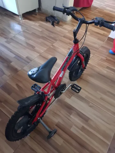 Bicicleta infantil em excelente estado 