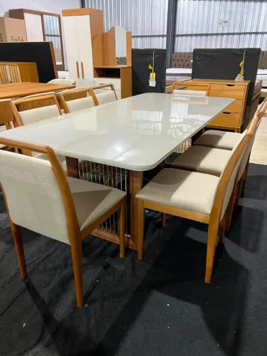 Mesa de Jantar com 08 cadeiras