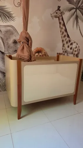 Berço Joy Cia do Móvel Off White e Madeira | Design Premium | Excelente Estado