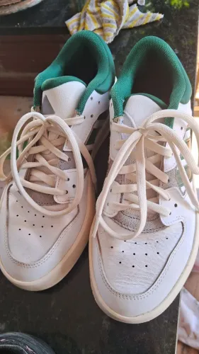 Tênis adidas pouco usado