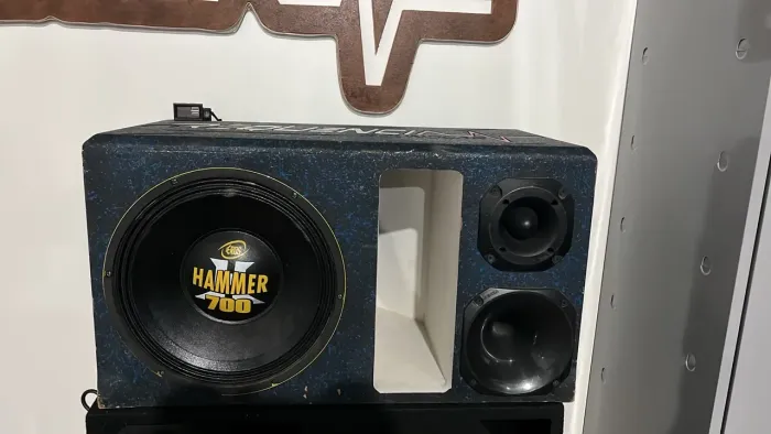 Caixa Trio Hammer 700