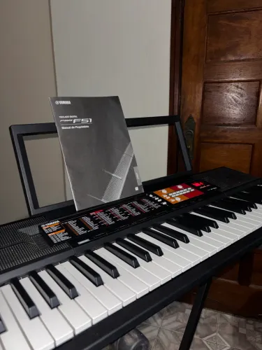 Teclado yamaha PSR F51 