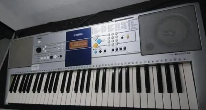 Teclado Yamaha PSR E323