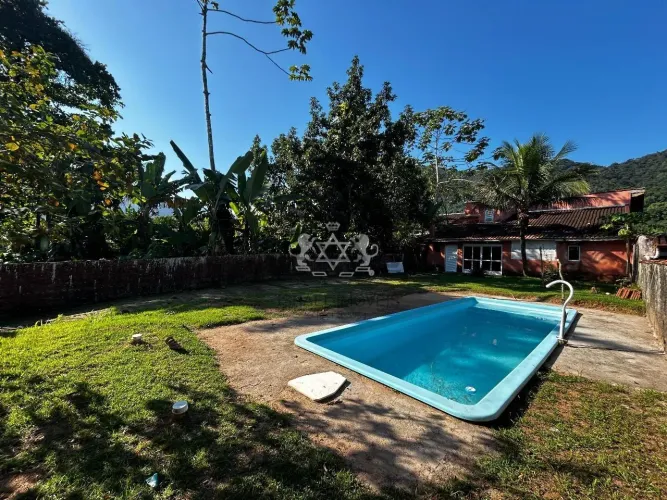 Casa à Venda, Mar Verde II, 3 Dormitórios sendo 1 suíte, churrasqueira e piscina Caraguata