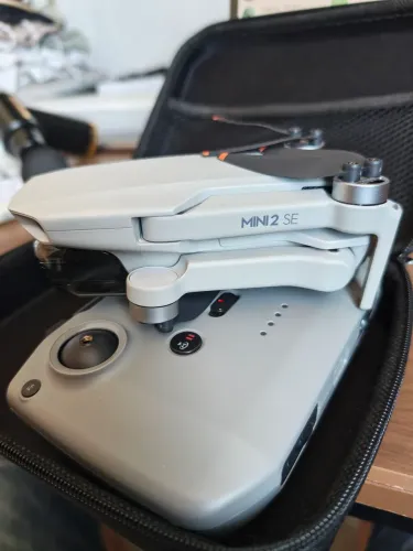 Dji mini 2 SE estado de zero. Mais cartão de 128 gb .