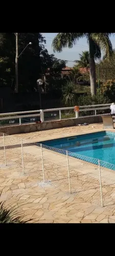 Cerca protetora para piscina.