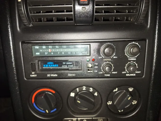 Radio toca fitas sterio Izumi TF 2004