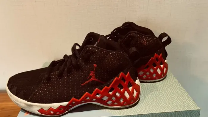 Tenis Basquete Jordan Jumpman Diamond Mid Black University Red