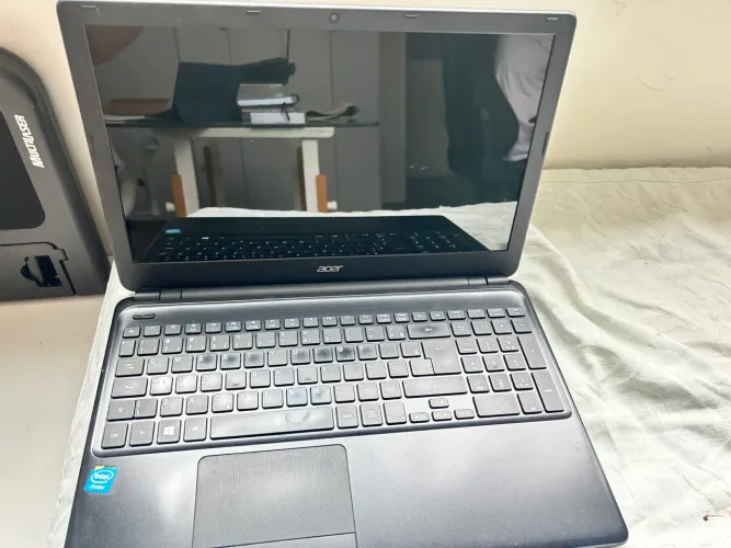 Notebook Acer Aspire E1