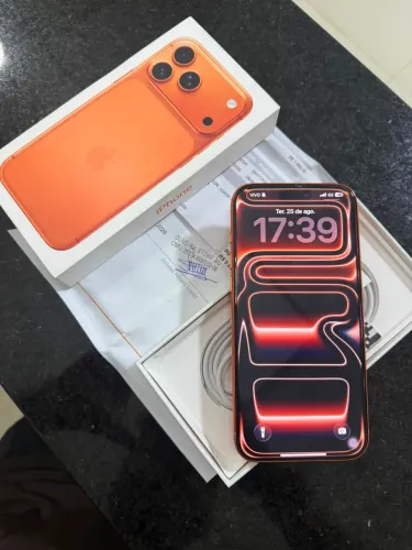 Vendo iPhone novo poucos dias de uso com nota todos acessórios disponíveis troco ou vendo