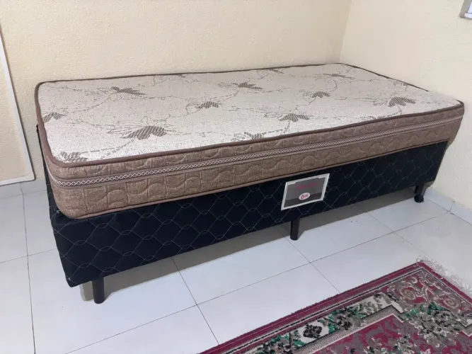 Cama solteiro com colchão - Excelente estado