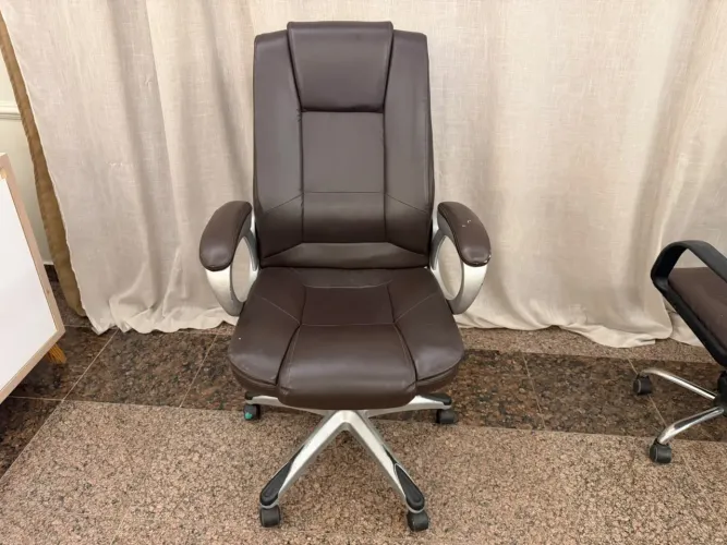 Cadeira de Escritório Presidente Ergonómica em Couro Marrom