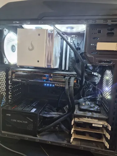 PC Ryzen 9800X3D + B650 Elite + 7800XT
