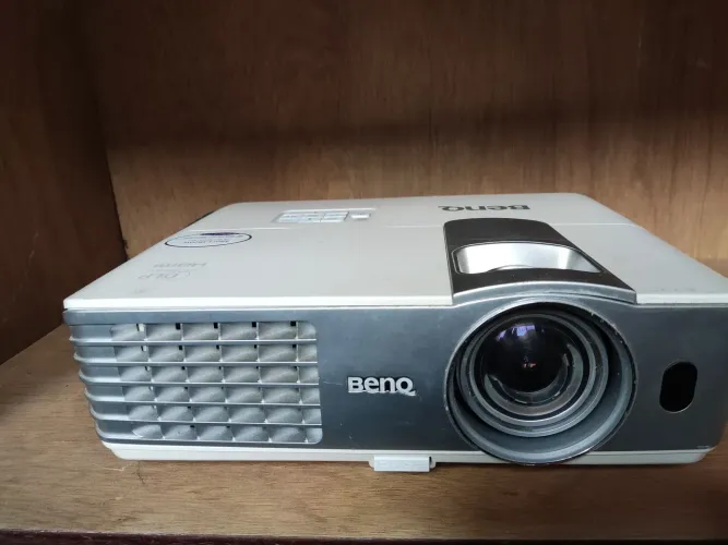 Projetor benq quebrado