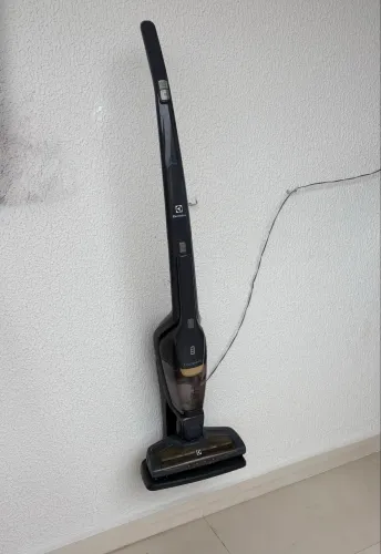 Aspirador Vertical Sem Fio Electrolux Ergorapido 2 em 1 (Modelo ERG25N) !