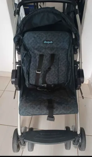 Carrinho de bebê suporta até 15kg
