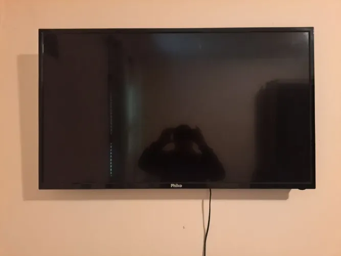 Smart tv PHILCO  40 polegadas.( defeito, funciona esta com imagem com desfalque)