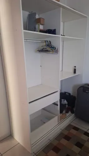 Vendo roupeiro em MDF
