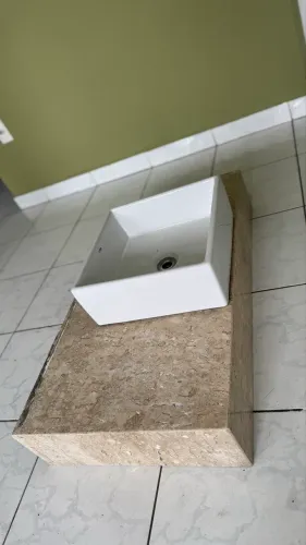 Bancada de Pedra Natural com Cuba de Apoio - Banheiro/Lavabo
