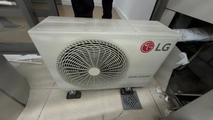 Ar-condicionado LG Dual Inverter 220V - BI SPLIT- evaporadora S3NQ09AM31A
