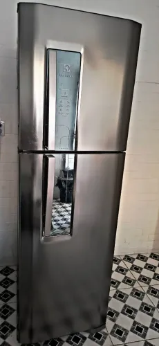 Geladeira Electrolux - Somente para retirada de peças