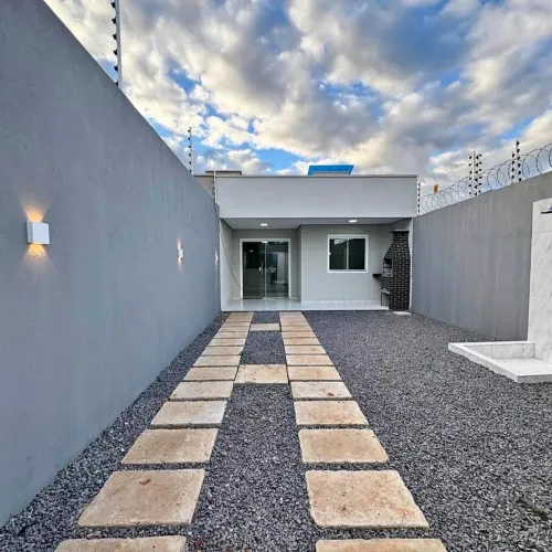 Vende-se casa: 2 quartos e 1 banheiro. Parcelamento + entrada