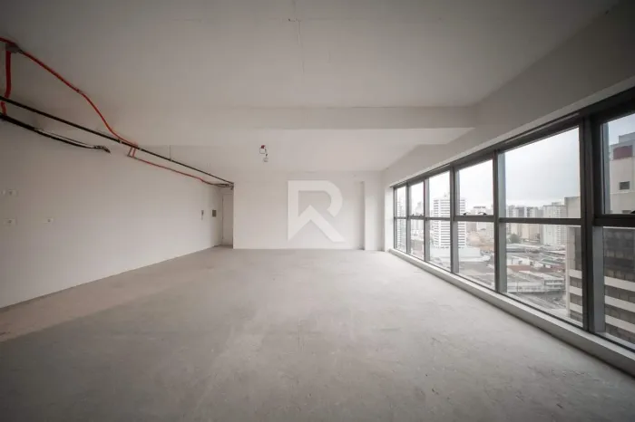 Sala Comercial em Andar Alto com 60 m² e 1 Vaga para Alugar - Rebouças - Curitiba/PR