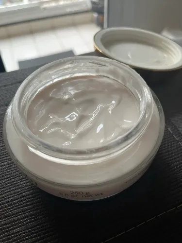 Creme acetinado desodorante hidratante 20 g  Lily ?