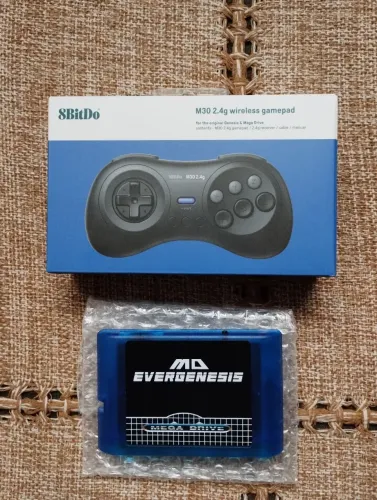 CONTROLE 8 BITDO MEGA DRIVE (LACRADO) E CARTUCHO EVERDRIVE LOTADO DE JOGOS POR 230 TUDO