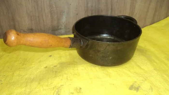 panela ferro antiga pronto pra uso /valor cada peça /