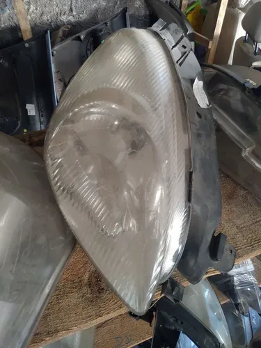 Farol direito Xsara Picasso 2002