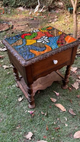 Mesa Lateral pintada a mão