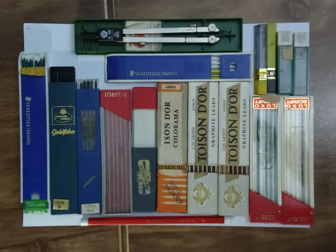 Compasso e Grafites Importados  de desenho técnico, engenharia ( Desapego)