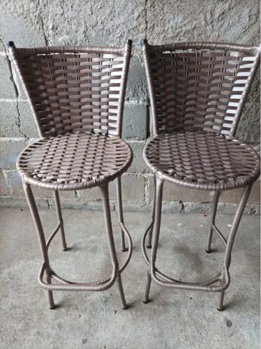 Banquetas em fibra sintética novas cada