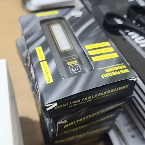 Lanterna + Power Bank 2200mah com Magnético ? 
