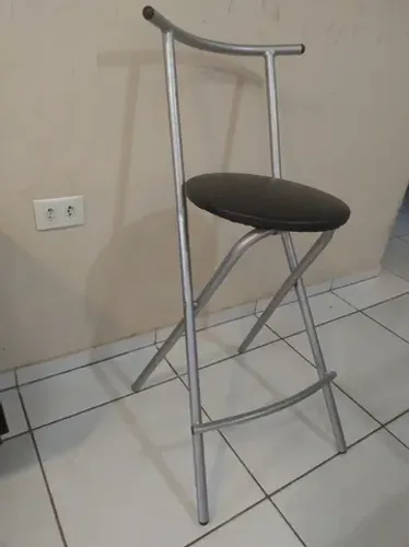 Cadeira Alta Disponível! Ideal para Seu Espaço!