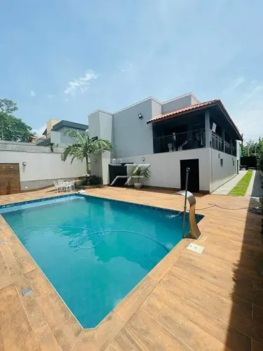 Casa em condomínio à venda com 4 dormitórios no Residencial Florença.