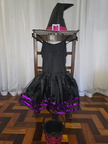 Fantasia de Bruxa Infantil - Tamanho G + chapéu + balde Halloween.