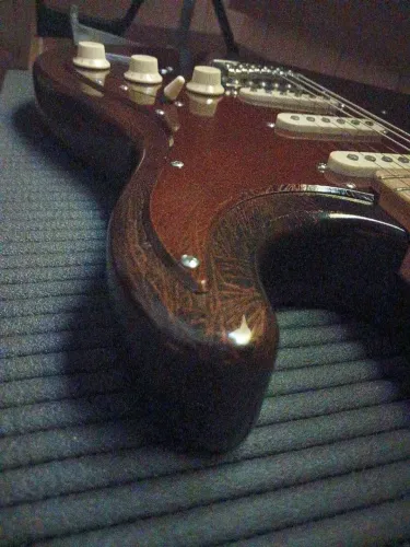 Guitarra Strato Behringer. Muito nova!