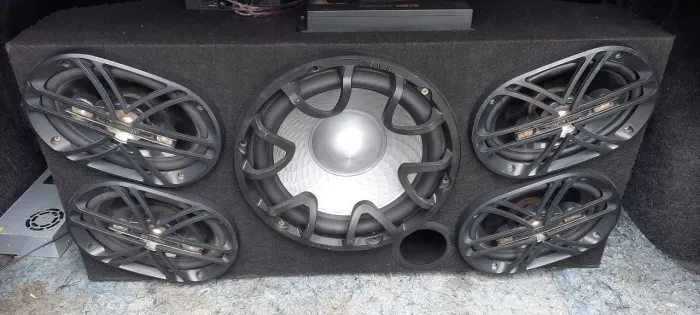 Sub uxp de 12 500 rms mas 4 6x9 