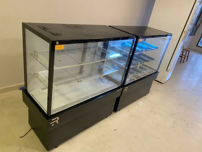 Vitrine de padaria Refrigerada 1,10M ar forçado pronta entrega Refrimate - Marcos 