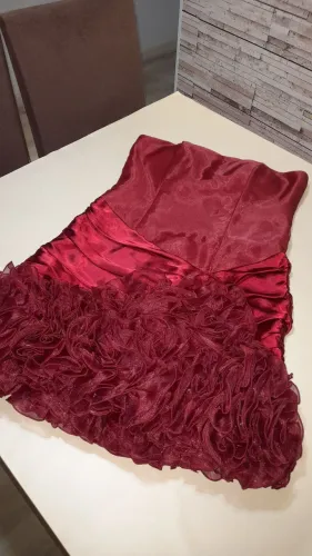 Vendo Vestido de Festa cor Vinho, tafetá e cetim, seminovo, Veste numeração 40-42