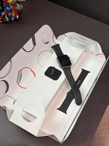 Apple Watch Series 5 44mm Space Gray