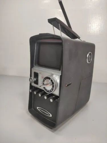 *Defeito LEIA* - Mini Teve Sr3 Portátil Japan Decoração Fpe Preto (Usado)