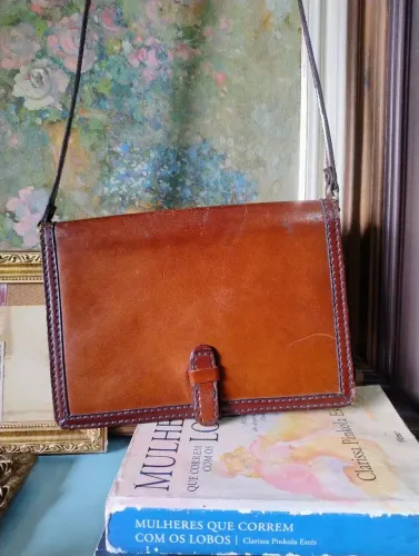 Bolsa de couro tiracolo antiga 