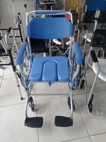 Cadeira de rodas de banho