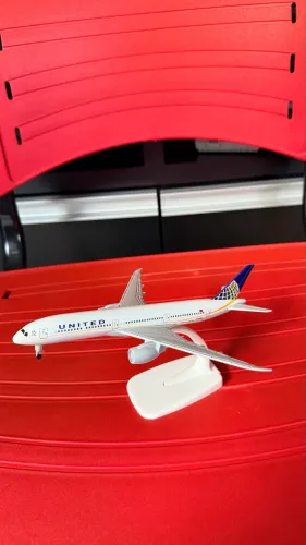 Miniatura de avião UNITED 15cm