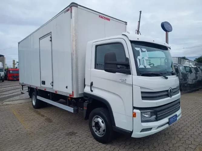 Vw 11-180 ano 2022 Bau